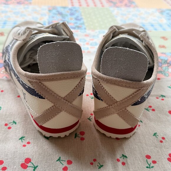 Onitsuka Tiger x Louis Vuitton Collaboration Retro Sneakers - Picture 4 of 5